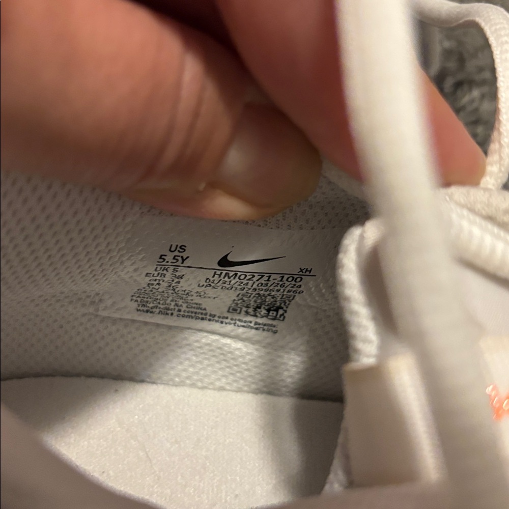 Nike White and Orange Sneakers - Picture 4 of 4